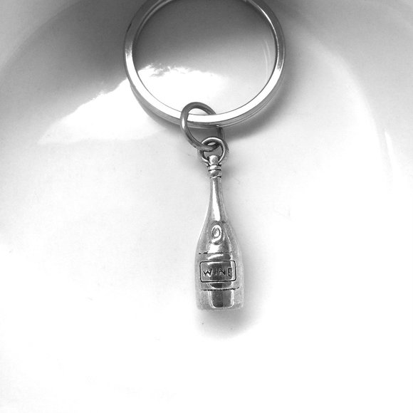 Miniature Wine Bottle Lovers Winery Charm Gift Key ring Keychain - Picture 2 of 2